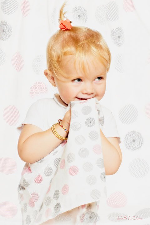 Photo de fillette en studio