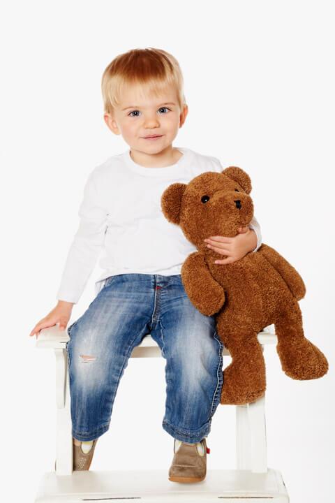 Photo d'enfant avec son nounours