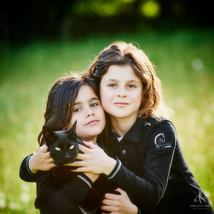 Portrait soeur enfant exterieur