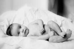Photo de bébé en noir et blanc