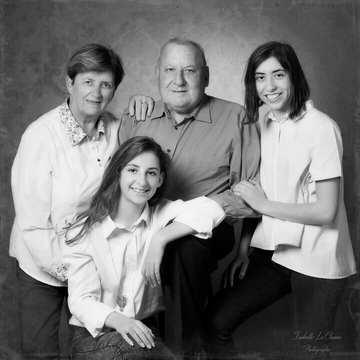 Un portrait avec les grands-parents Portrait de famille, grands-parents et petits-enfants