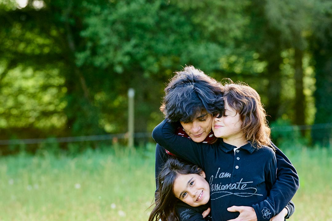 Maman et ses filles Photo mère-filles dans la campagne bretonne