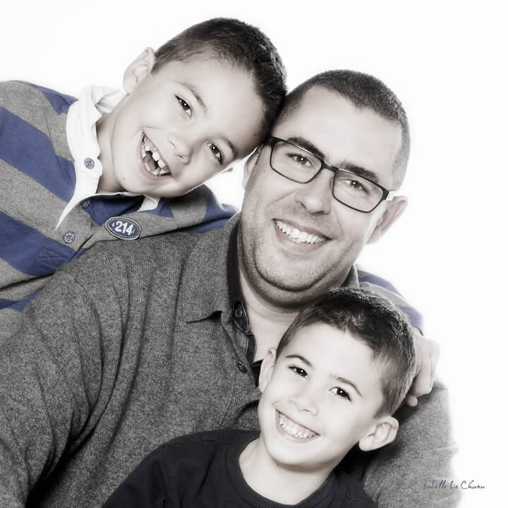 Photo père-fils en studio Photo père-fils, studio Imagez-vous