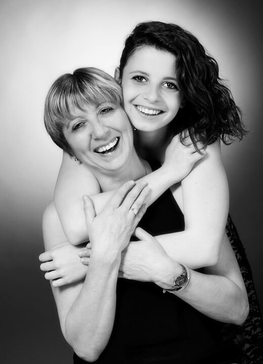 Une séance photo mère-fille en studio Photographie mère-fille en studio