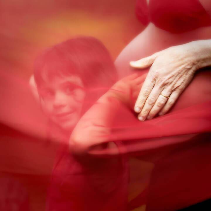 Photo de grossesse avec la grande soeur Photo en studio professionnel, grossesse, mère fille