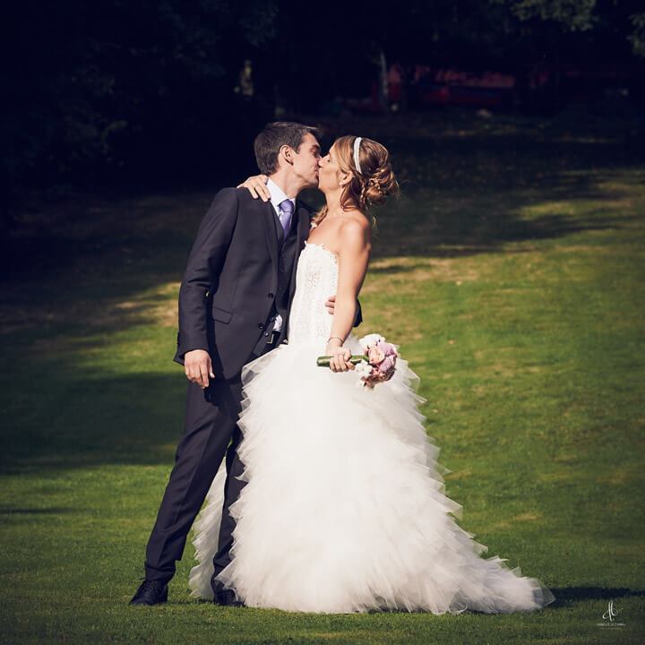 Le baiser des mariés Photographie de mariage Morbihan