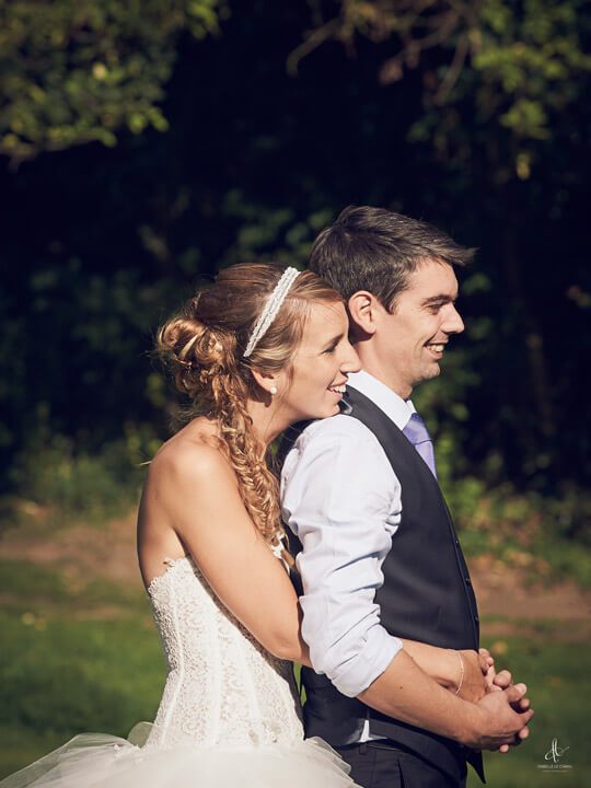 Un couple regardant dans la même direction Photographie de couple, mariage Morbihan