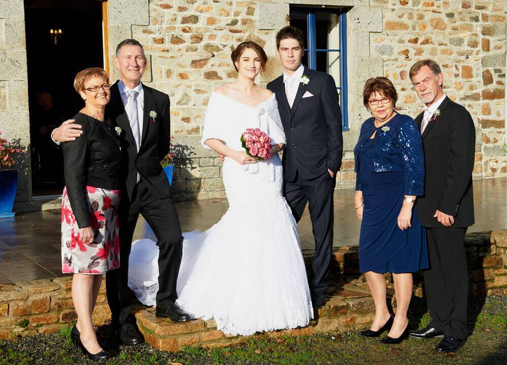 Photo de groupe en famille, mariage en Bretagne