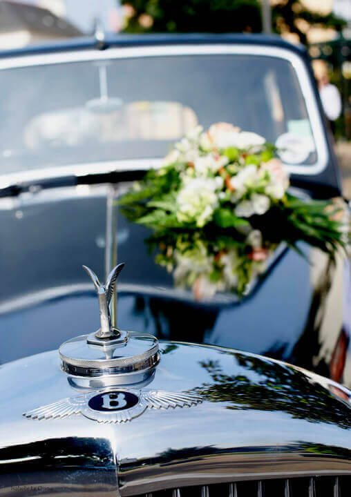 Belle voiture de mariés ! Photo reportage de mariage en Côtes d'Armor