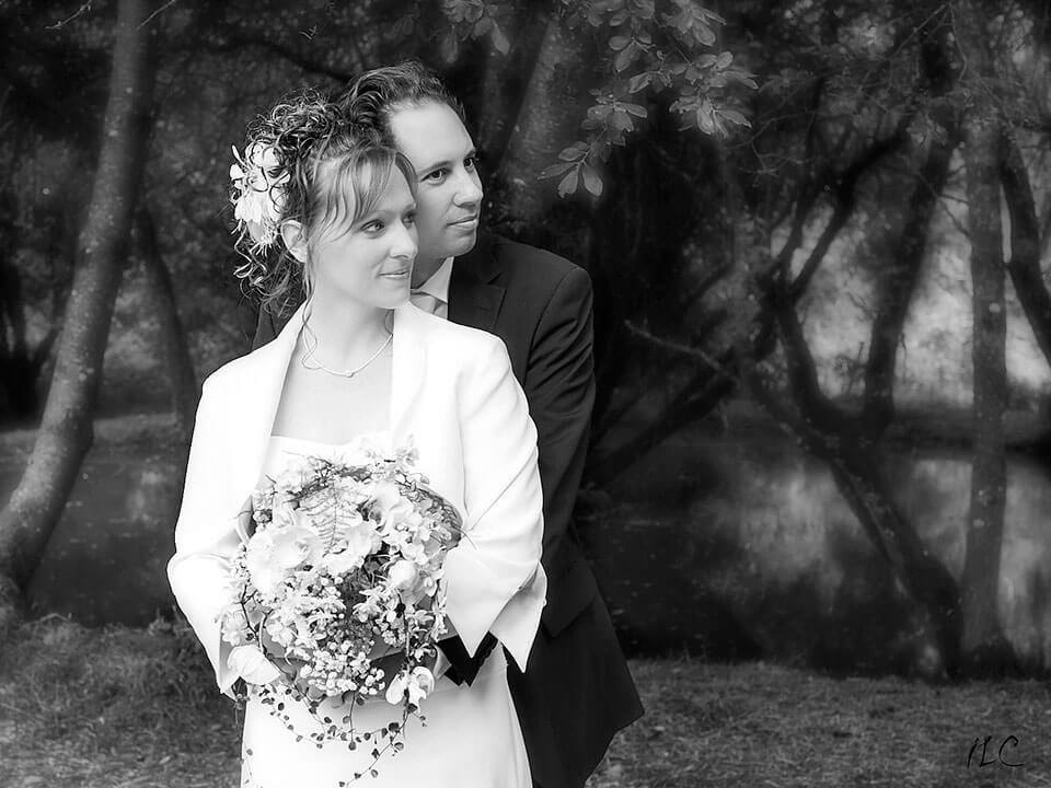 Couple marié en noir et blanc Mariés, photo en noir et blanc