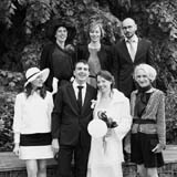 Photo de groupe en noir et blanc, mariage en Bretagne