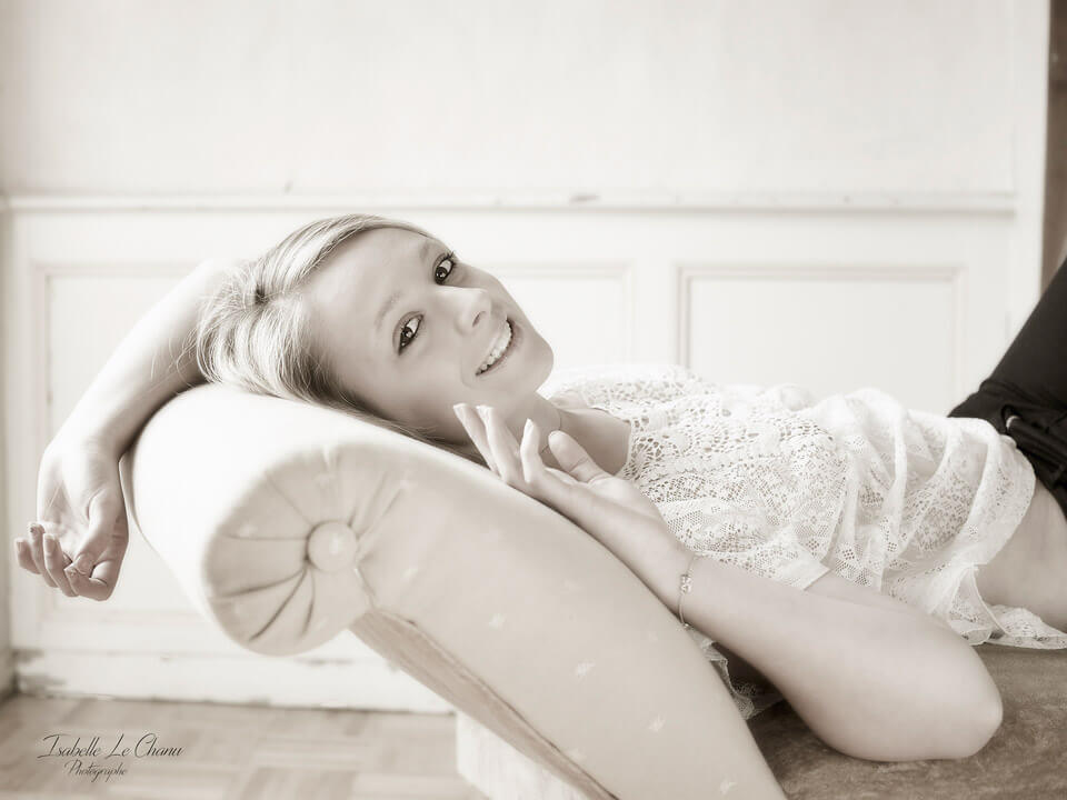 Photo prise en studio sur la méridienne Portrait de jeune fille sur méridienne, studio imagez-vous 22