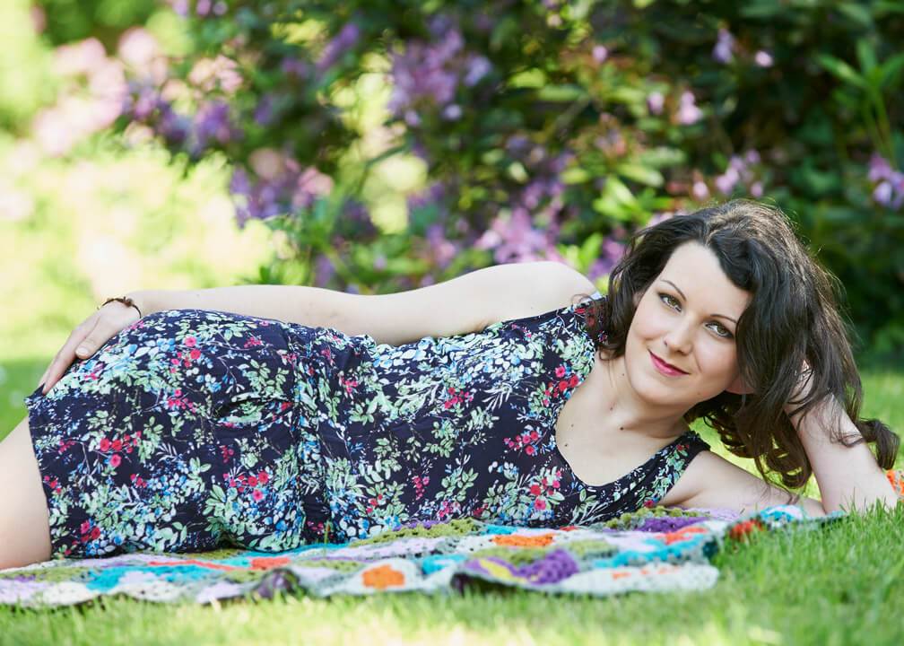 Portrait photo en lumière naturelle Portrait de femme en lumière naturelle de printemps